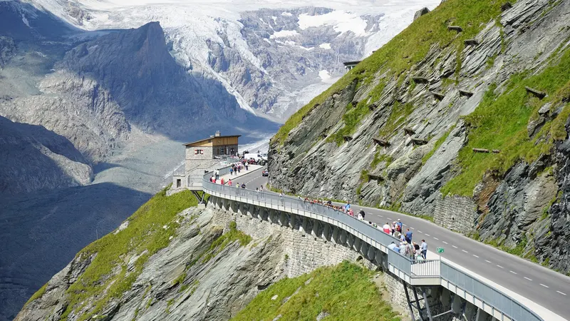De Großglockner Hochalpenstraße in de zomer
