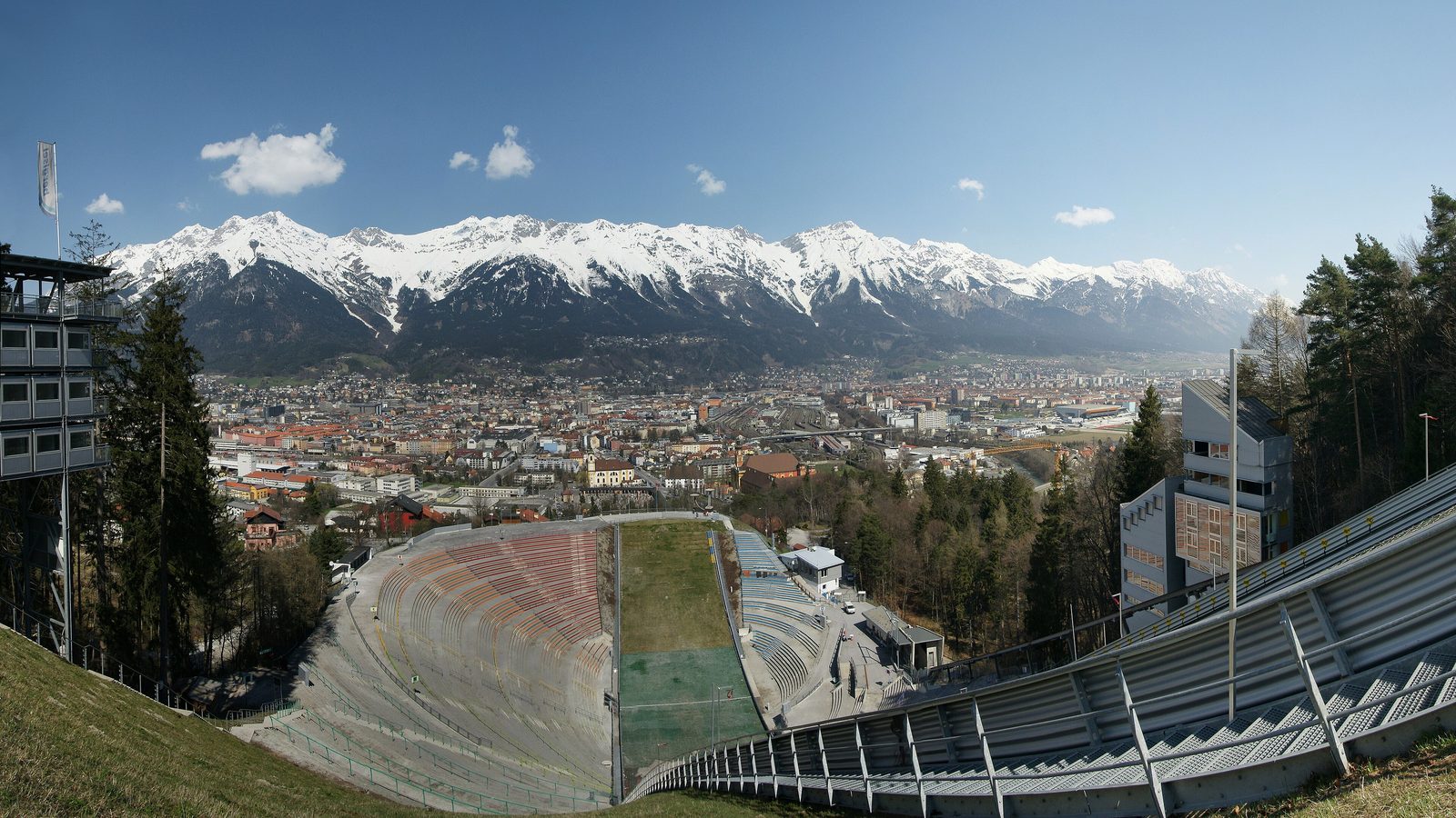 Innsbruck met de Nordkette erachter